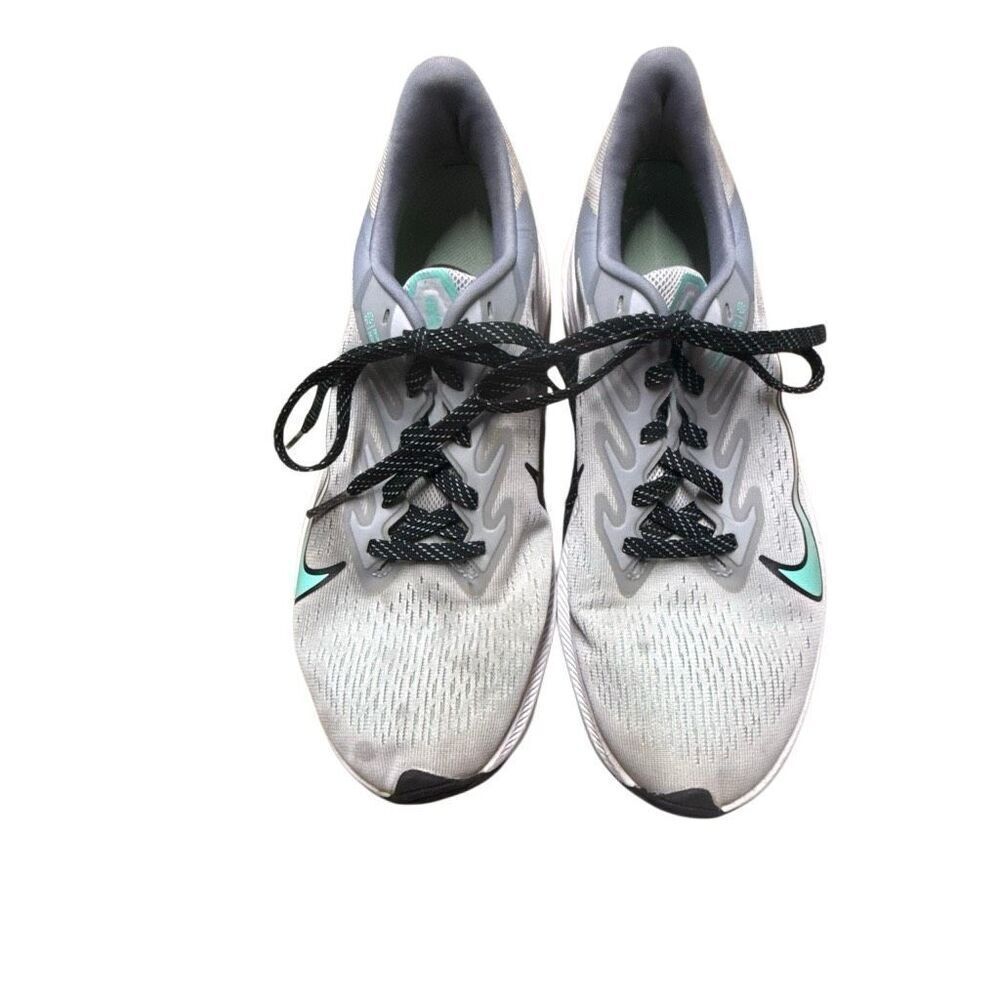 Nike Women's Gray Lace Up Low Top Running Shoes Size 9 slight discoloration see